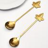 Eleganter vergoldeter Löffel in Blattform: Perfekt zum Umrühren von Kaffee oder Servieren von Desserts – Material Edelstahl