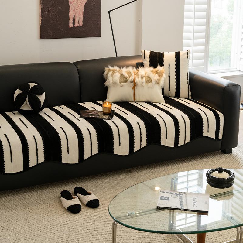 

2025 New Chenier Sofa Mat Four Seasons Universal Non slip Irregular Seating Mat Light Luxury Style Straight Row Sofa Cover Cloth 70x70cm 1pcs чёрный