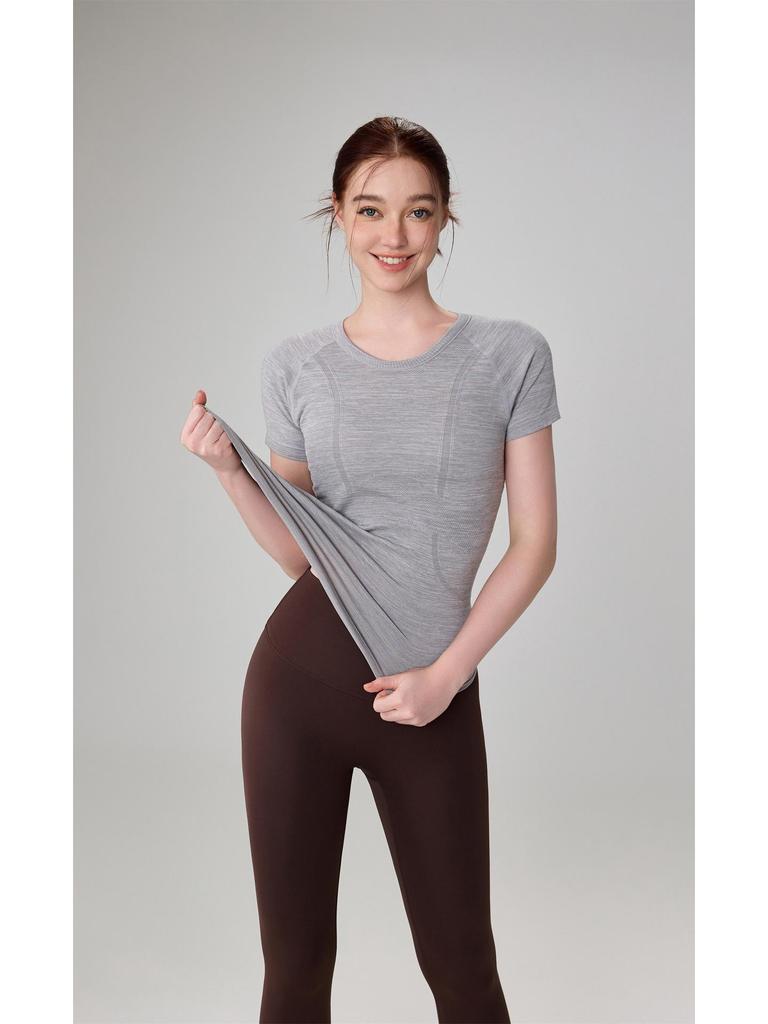 Women's Bare-Feel Yoga Top: Round Neck, Short Sleeve, Stretchy, Breathable, Seamless, Slim Fit for Pilates and Running.