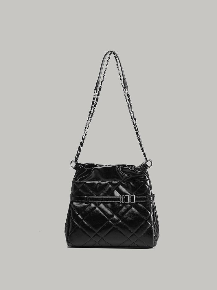 

Niche design high-end diamond chain bag 2025 new fashion versatile underarm bag commuter shoulder messenger bag чёрный