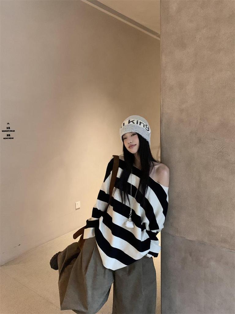 Retro Color-Block Off-Shoulder Knitted Sweater - Autumn 2025 Women's Fashion