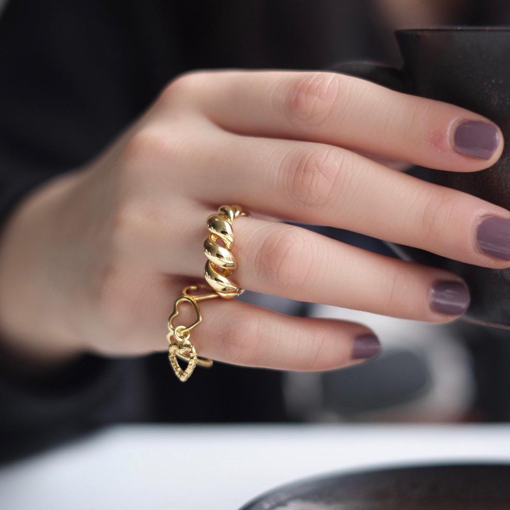 Korean-Style Retro Twist Croissant Ring: Open, Simple Line Design for Women