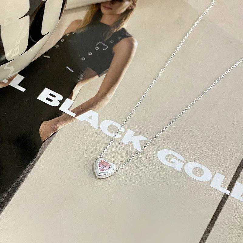 Personalized Colored Stone Love Necklace for Women's Inn Style Sweet Cool Style Versatile Fashion Collar Chain