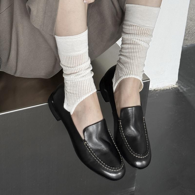 Fashion Women's Loafers Comfortable and Versatile Slip-On Women Leather Shoes Large Size Chunky Heels for Commuters female Work Shoes