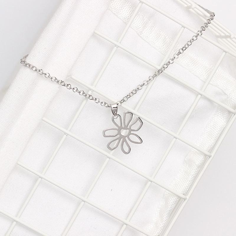 Flower Pendant Necklace for Women Geometric Single Layer Necklaces Adjustable Neck Chain Fashion Hipster Jewelry