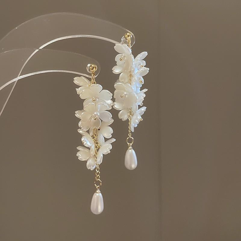 Diamond-set pearl petals fringed earrings stud earrings temperament fashionable and versatile design earrings