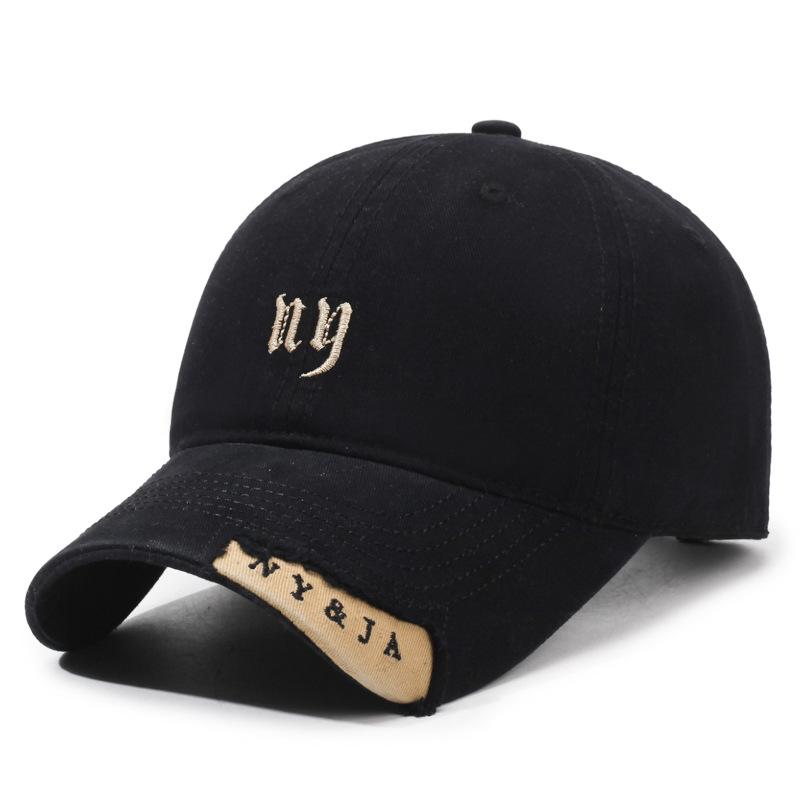 

Элегантная черная бейсболка с едва заметными фирменными деталями чёрный