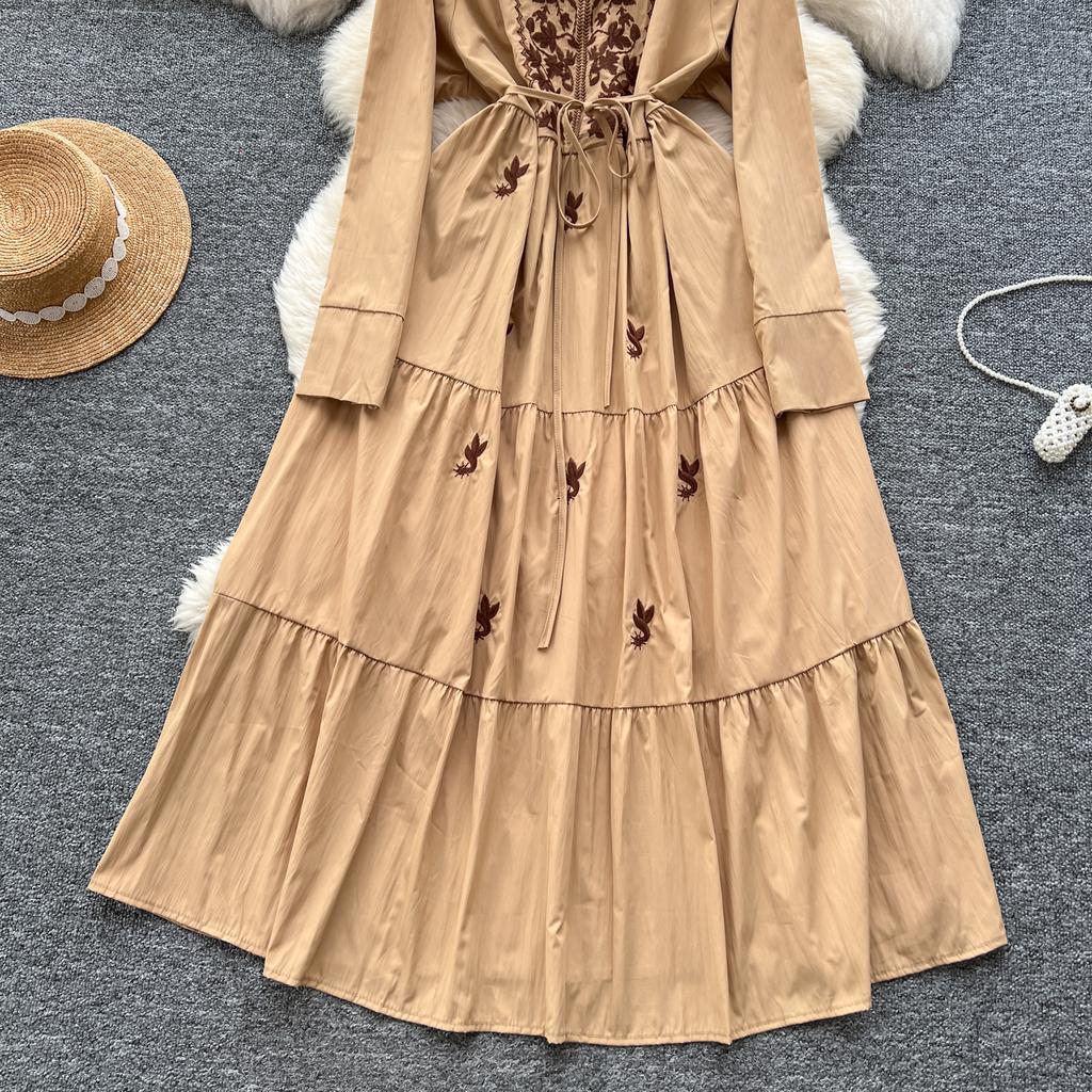 Vintage Western Style Embroidered V-neck Strap Up Waist Long Sleeve Dress for Women French Elegant Grand Swing Long Dress