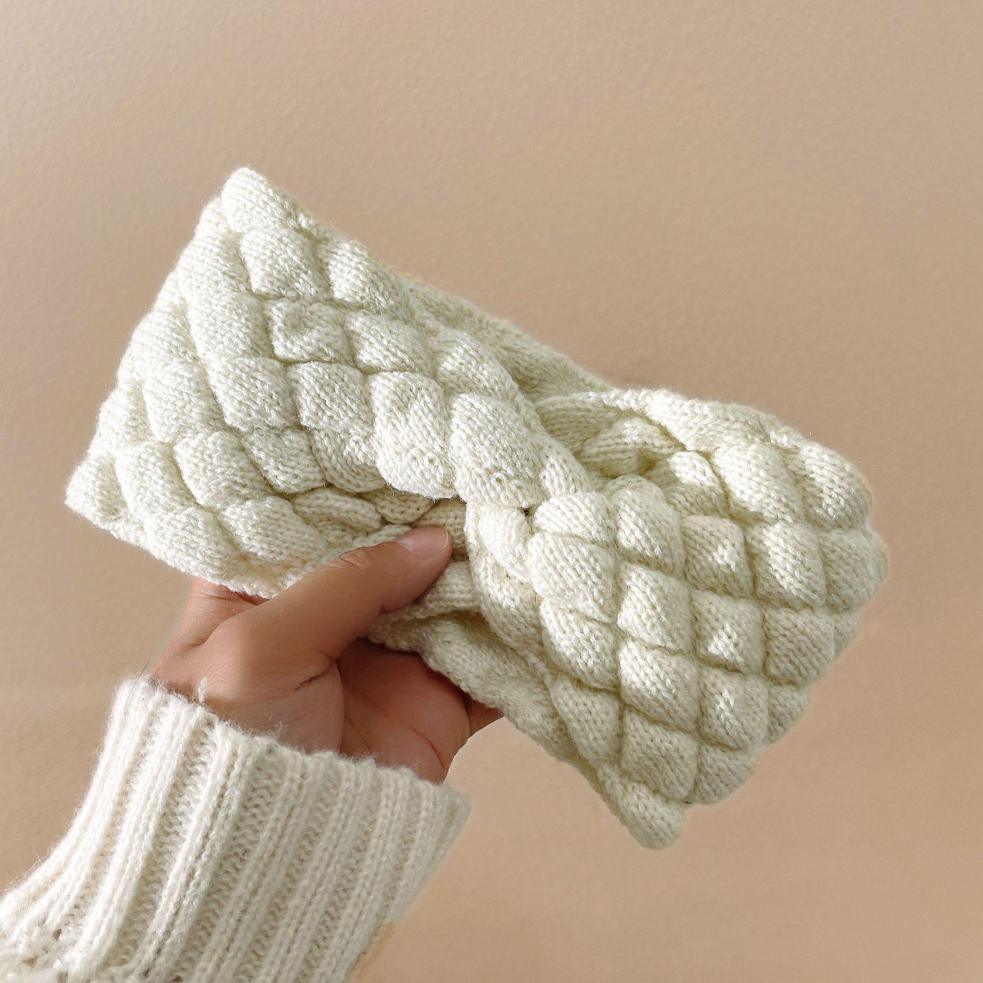 

Модная повязка на голову с широкими полями в корейском стиле 2023 года: Универсальная конструкция решетки для хлеба для женщин, идеальный аксессуар на осень и зиму грязно-белый