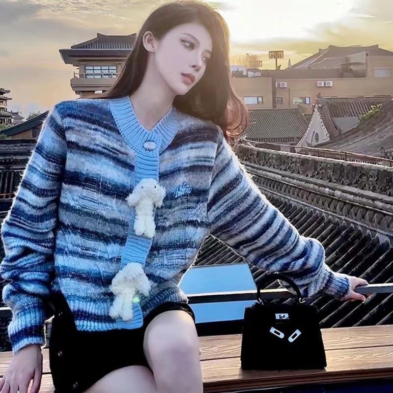 

Large size women s clothing retro rainbow gradual change sweater jacket autumn and winter new fashion three-dimensional bear pendant short top One size