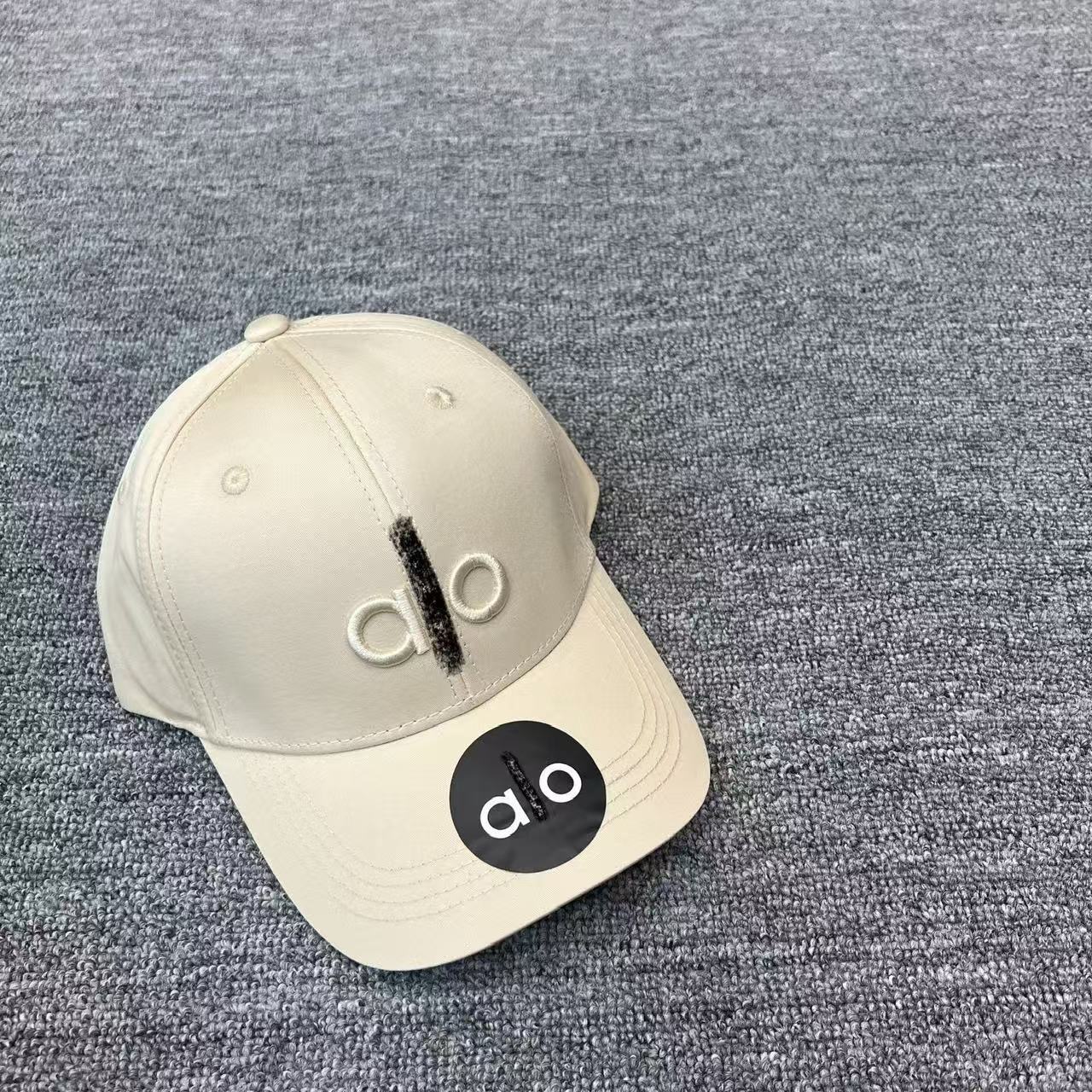 

New yoga baseball cap for men and women, breathable sports sun protection cap for couples, Korean version AO Beige