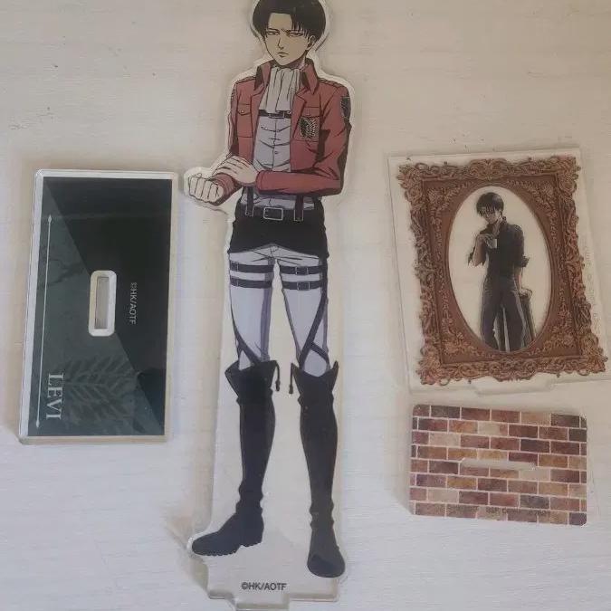

Attack On Titan Levi Official Acrylic Batch