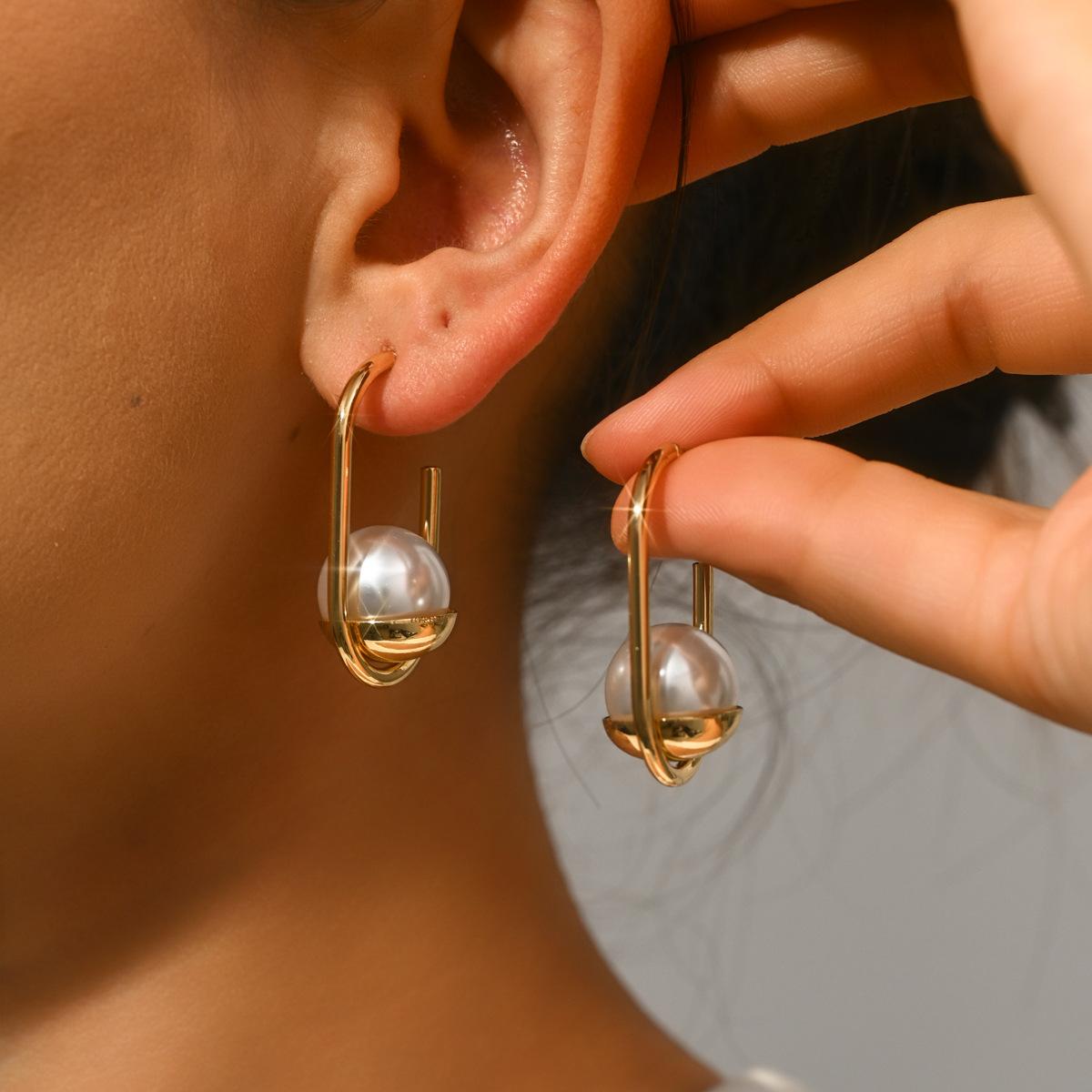 Серьги-пусеты овальные с искусственным жемчугом One Size