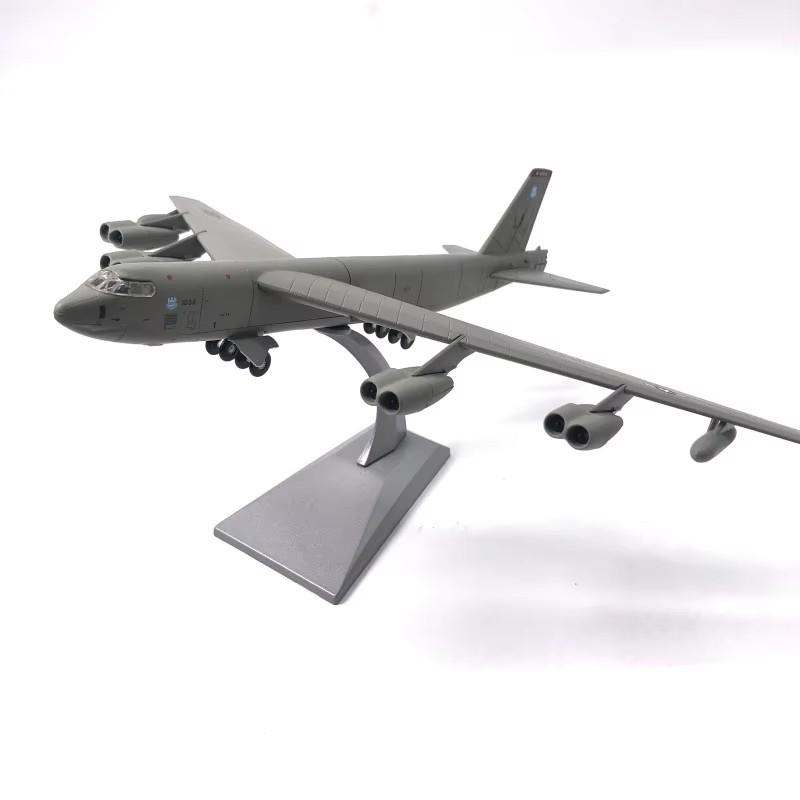 Repülőgép Modellek B-52 B-52H 1/200 Méretarányú Amerikai Hadsereg B52 Stratégiai Bombázóvadász Felnőtt Gyermek Repülőgép Játékok Kiállításhoz