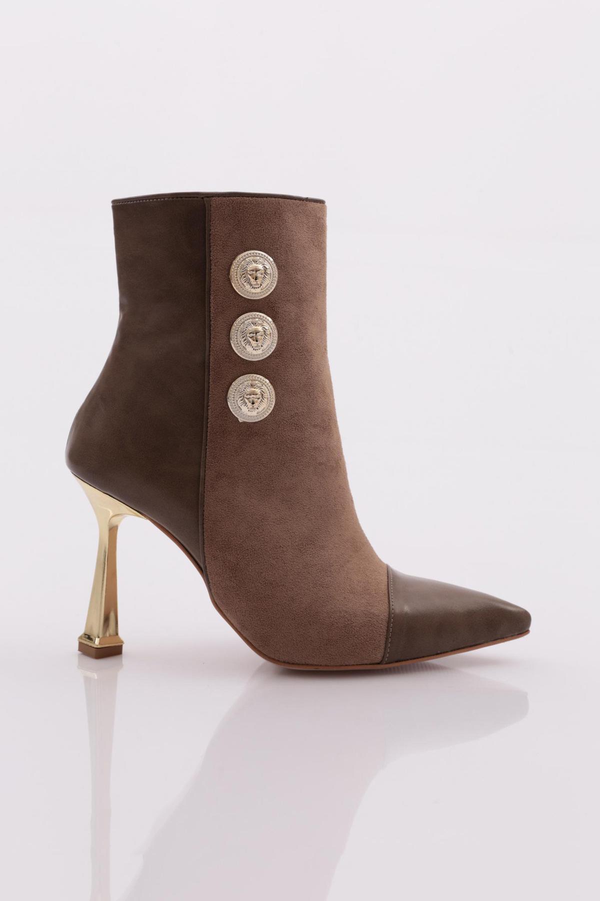 

Женские модные ботинки на каблуке