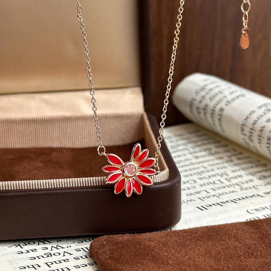 Japanese and Korean ins wind sweet and cool little daisy necklace collarbone chain small fresh neck chain