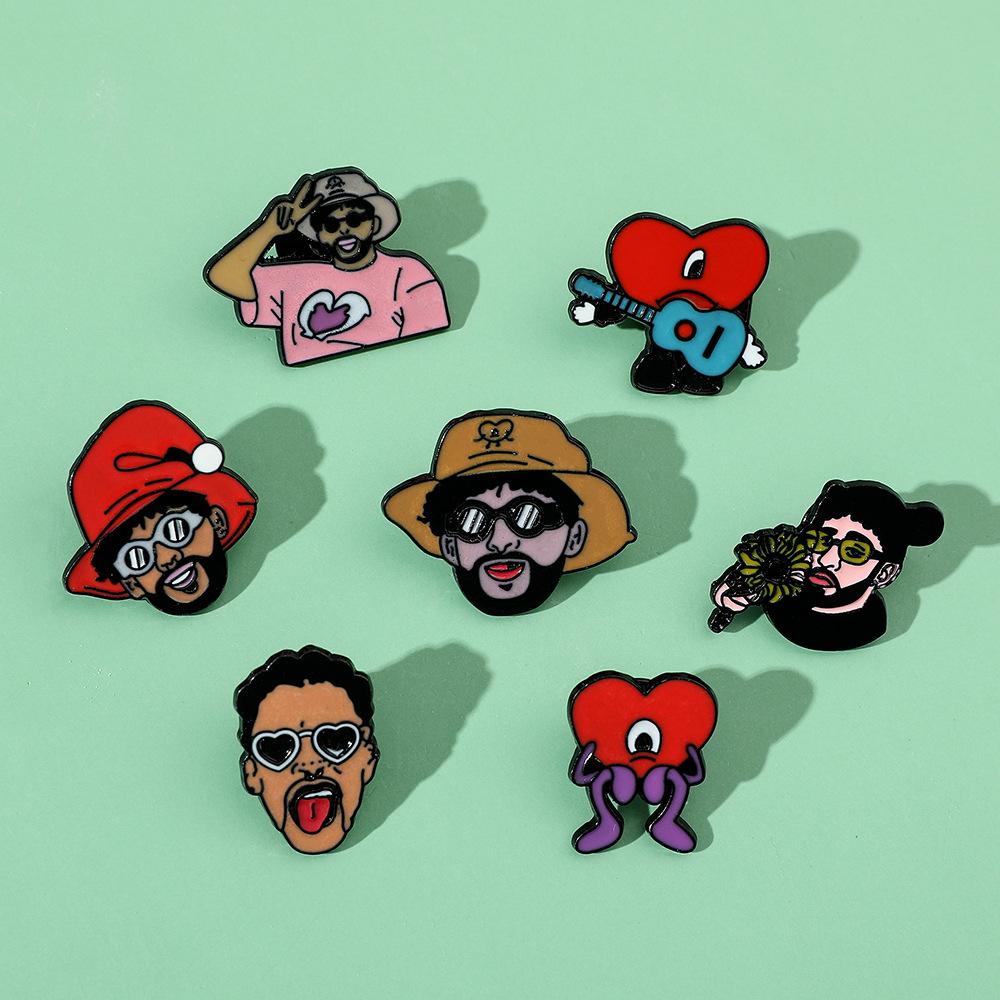 Badge metallico Bad Bunny e spilla broche peluche Bad Bunny, articoli periferici caldi in Europa e America