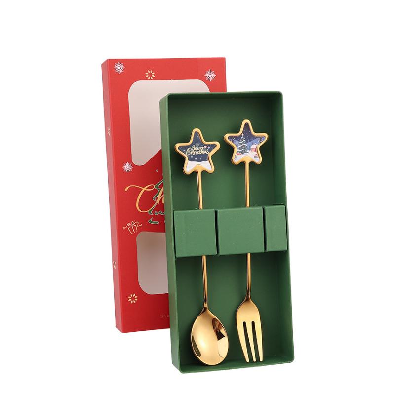 Set 2/6 Bucăți Lingurițe de Crăciun și Furculițe de Desert Aurii cu Design Brad cu Cinci Stele Pentru Petrecerea de Ajunul Crăciunului Cadou Veselă