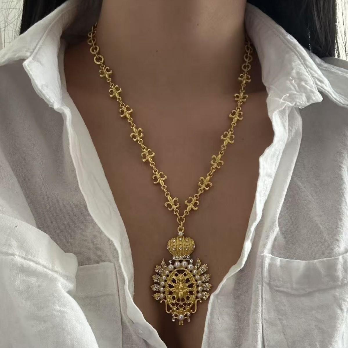 Vintage court crown bee pearl necklace, western antique style diamond iris chain collarbone chain