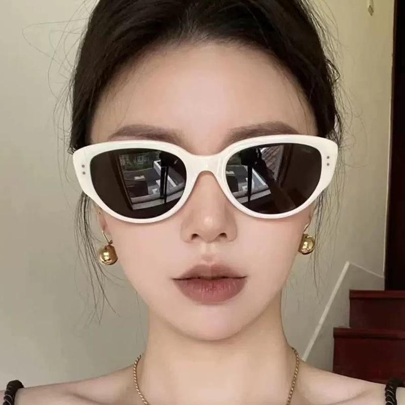 White cat-eye sunglasses for women, popular online, UV protection, European and American hot girl style, trendy and high-end glasses for men