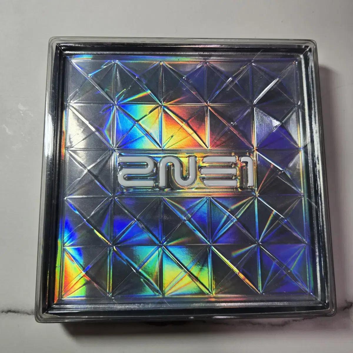 

2ne1 Мини-альбом 1 CD поврежден