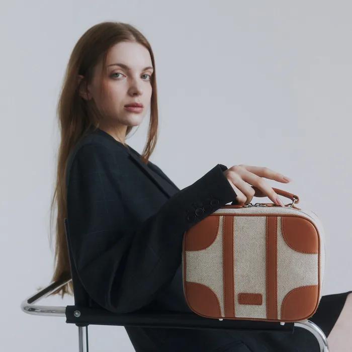 [Quiske]_Mini Trunk Bag (Canvas Camel)