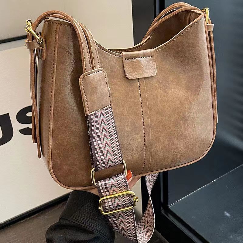 Ladies' New Trendy Fashion Crossbody Bag Retro This Year's Popular Wide Band Single Shoulder Bucket Bag