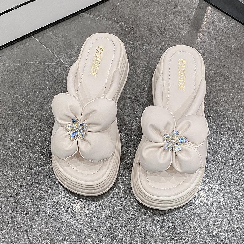 Thick-bottomed Soft-bottomed Cool Slippers Female Outer Wear Fairy Wind 2025 New Summer Internet Celebrity Fashion Versatile Muffin Slippers