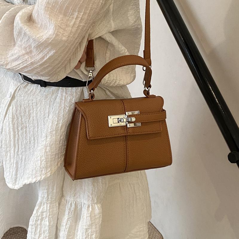 Portable small square bag 2025 new simple retro women's bag fashionable versatile niche simple commuter messenger bag