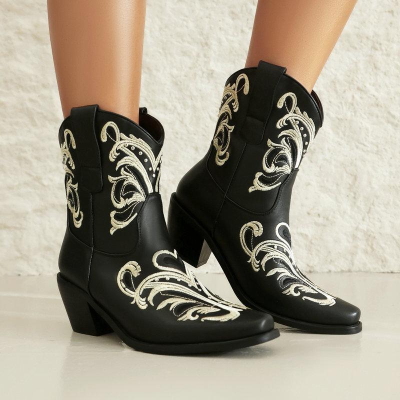 

New Fashion Retro Embroidered Large Western Cowboy Boots