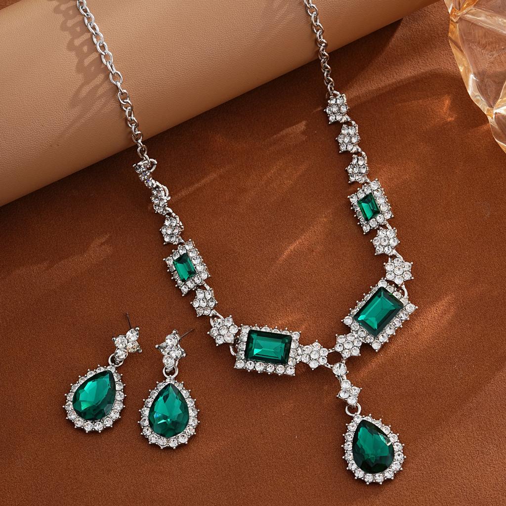 2026 European and American fashion temperament super flash gemstone necklace earring set female bridal jewelry personalized collarbone chain