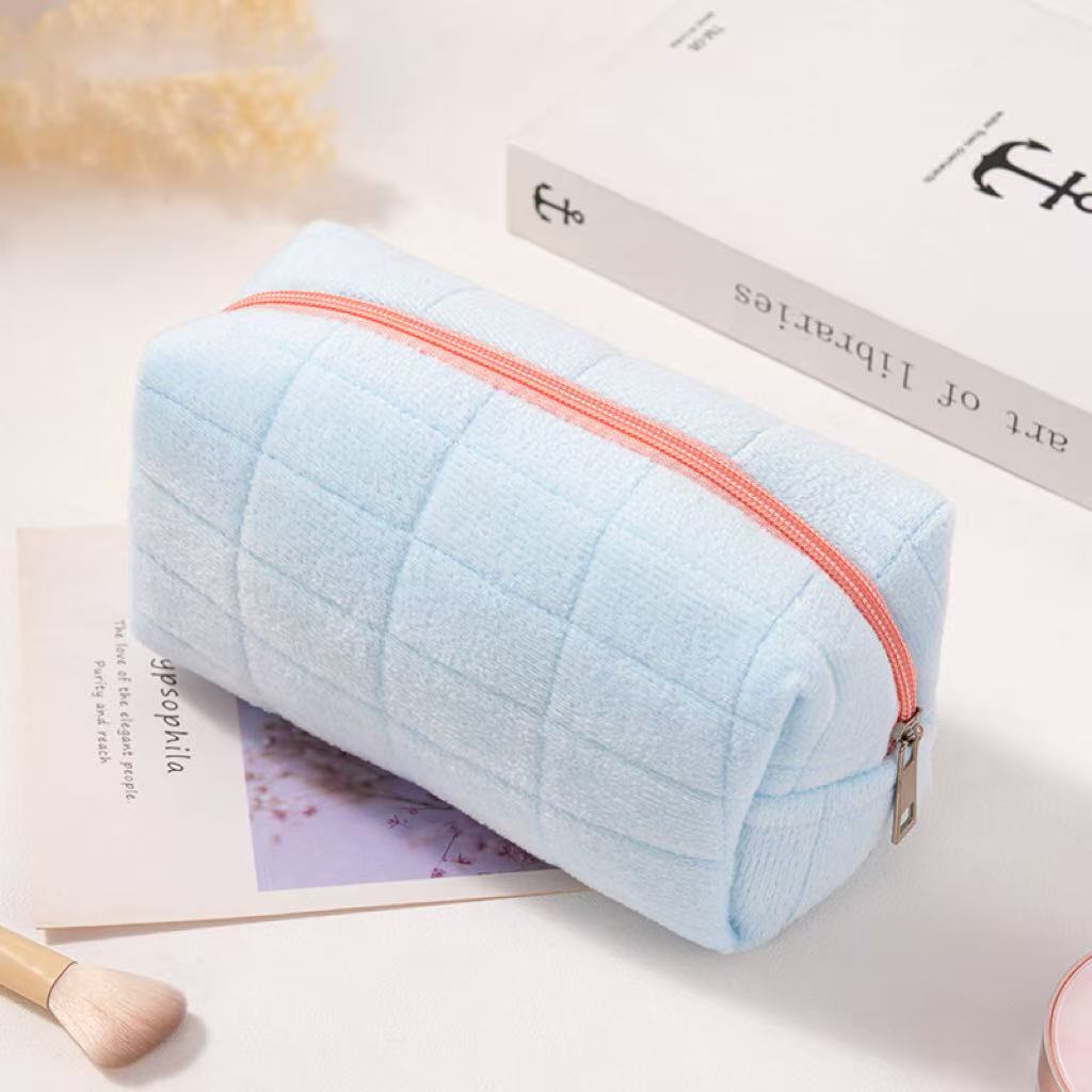 Velvet Makeup Bag, Large Capacity Portable Cosmetic Pouch Elegant Storage Bag for Travel