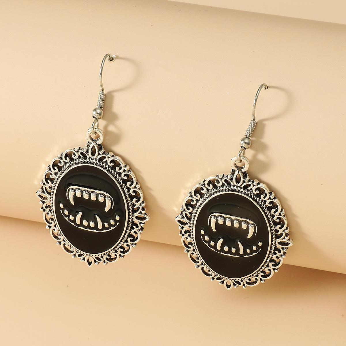 

Ретро придворний стиль вінтажний портрет кулон Мейока чорно-білий череп королева сережки у формі зуба для жінок 1 pair