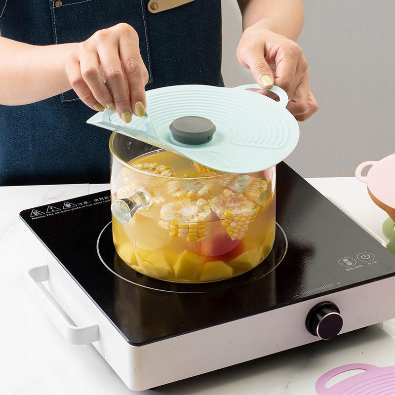 Dual-Color Silicone Sealing Lid for Kitchen: Fresh-Keeping, Anti-Slip, Anti-Overflow, and Oil-Proof.