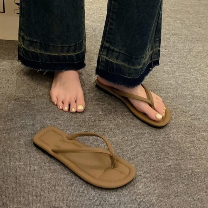 fashion New Summer Trend Flip Flops Casual Beach Flat Sandals Korean Fashion Outdoor Slip on Slippers Solid Simple Beach Shoes