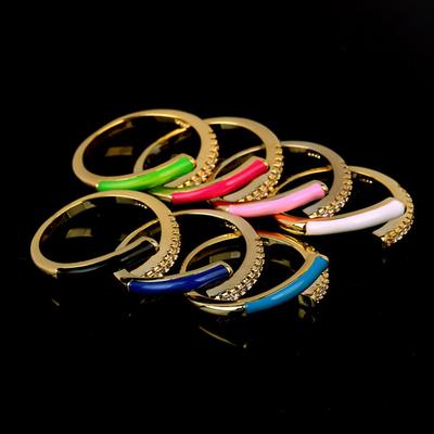 The New French Enamel Chain for Jewelry Is A Minimalist Ring with A Retro Metallic Glaze Design
