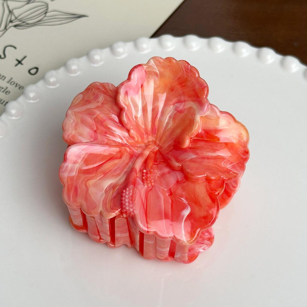 

Отличительный аксессуар для волос Doris, красиво выполненный зажим-краб для волос в виде цветка яйца с мраморным узором для женщин Orange7.1cm