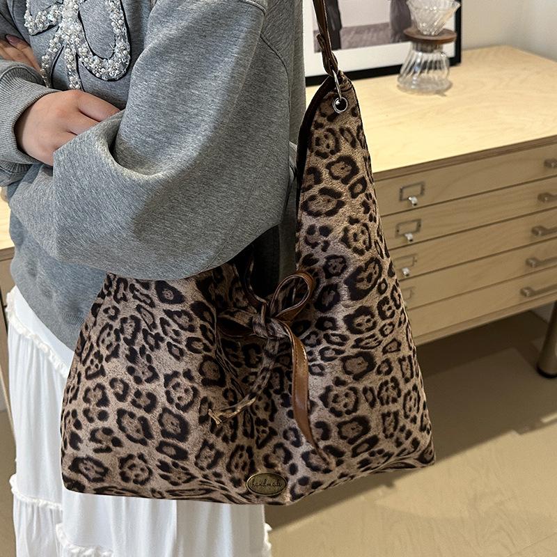 Tasche mit Leopardenmuster mit großer Kapazität für Damen im Herbst und Winter, neue Retro-Casual-Pendeltasche, Handheld-, Schulter-, Achseltasche