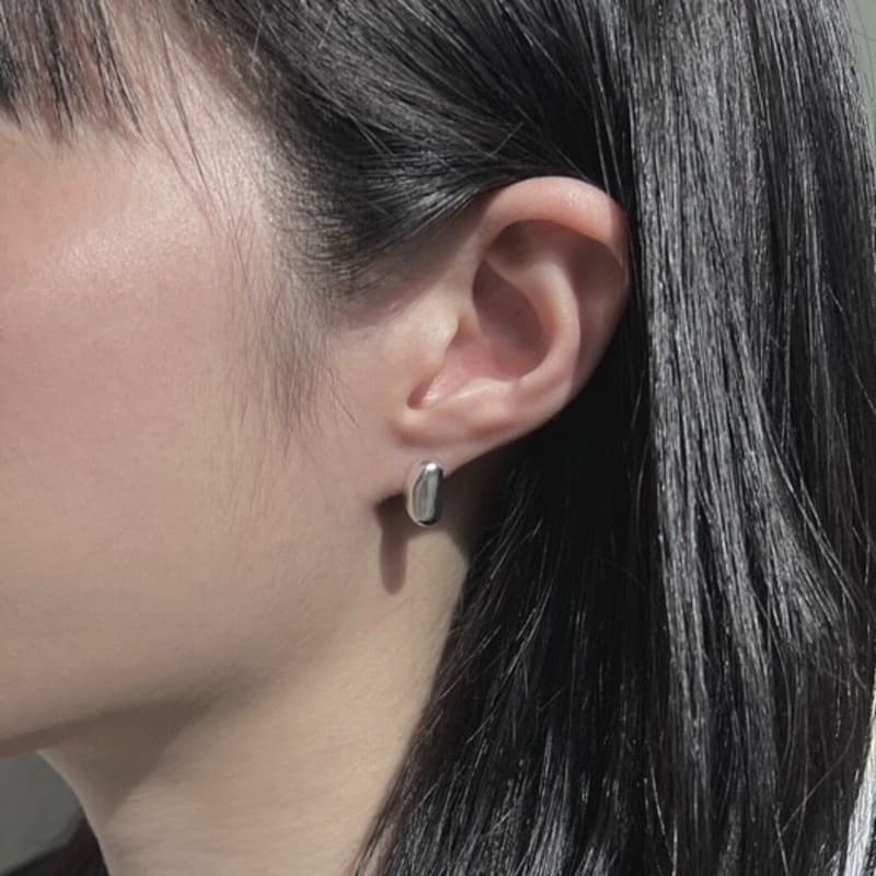 LAPEEZ Classic Oval Earring