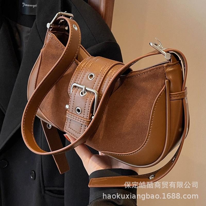 Autumn and Winter Retro Underarm Bag Women's 2025 New Shoulder Messenger Bag High-end Texture Fashion Underarm Bag Small Square Bag