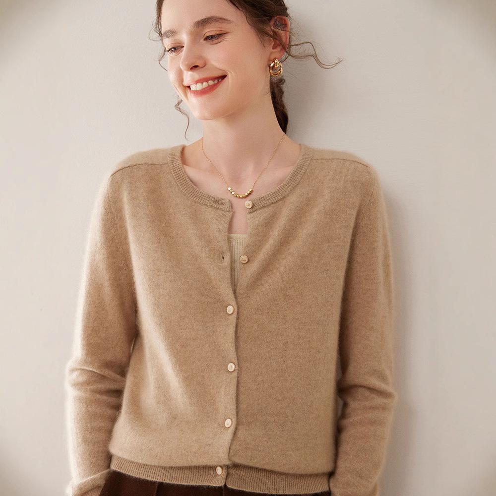 Autumn-Winter Cashmere Knit Cardigan: Women's Long Sleeve Loose Fit, Warm & Versatile Sweater.