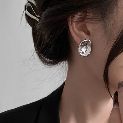 Neue unregelmäßige Metallohrringe für Frauen Retro Trendy Ohrringe Design Einfaches Temperament Senior Modeschmuck