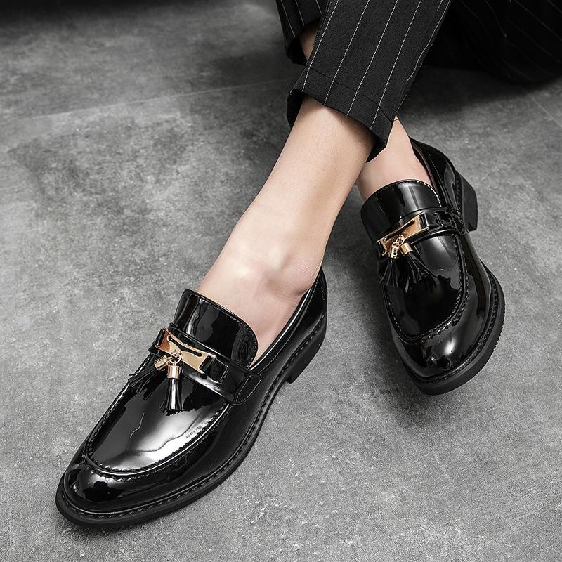 Spring New Style Glossy Patent Leather Men's Tassel Pointed Toe Business Casual Shoes.