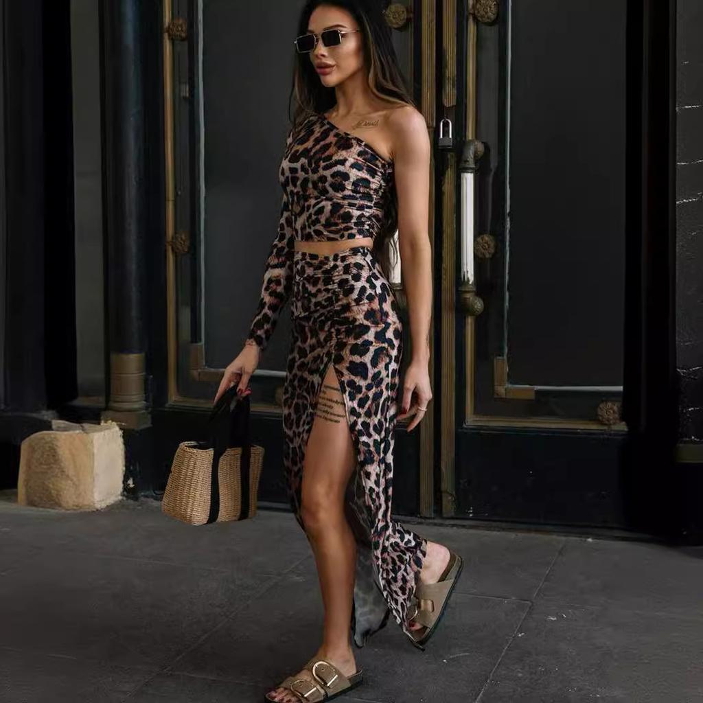 Women's Fall and Winter Leopard Print Off-shoulder Waist-exposed Waist-closing Skirt with Slit One-shoulder Dress