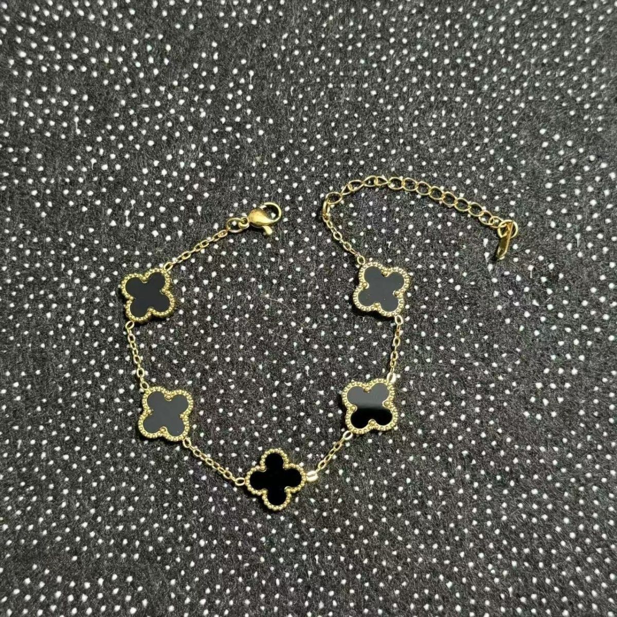 Новое поступление Браслет из титановой стали Повседневный Четырехлистник Элегантный модный Женский браслет