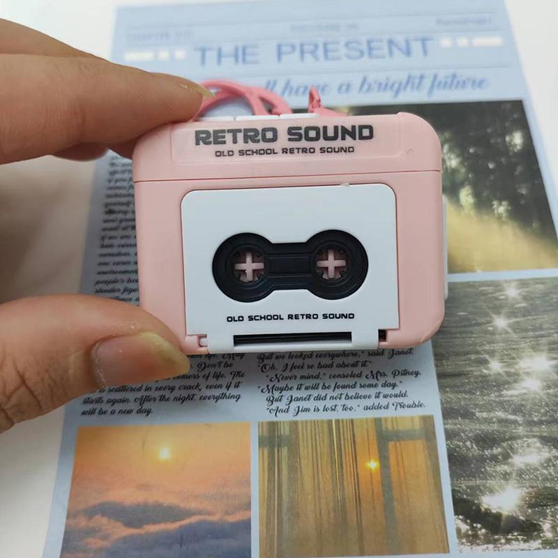 

Вінтажний касетний магнітофон Музичний брелок Кулон Милий міні-плеєр Пам ятний брелок для пари Ювелірні вироби Подарунок рожевий