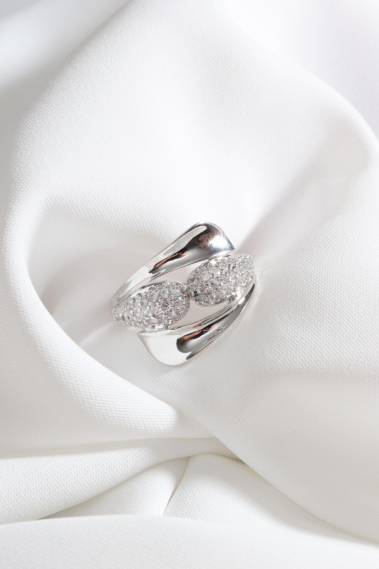 

Вязаное кольцо золотого цвета