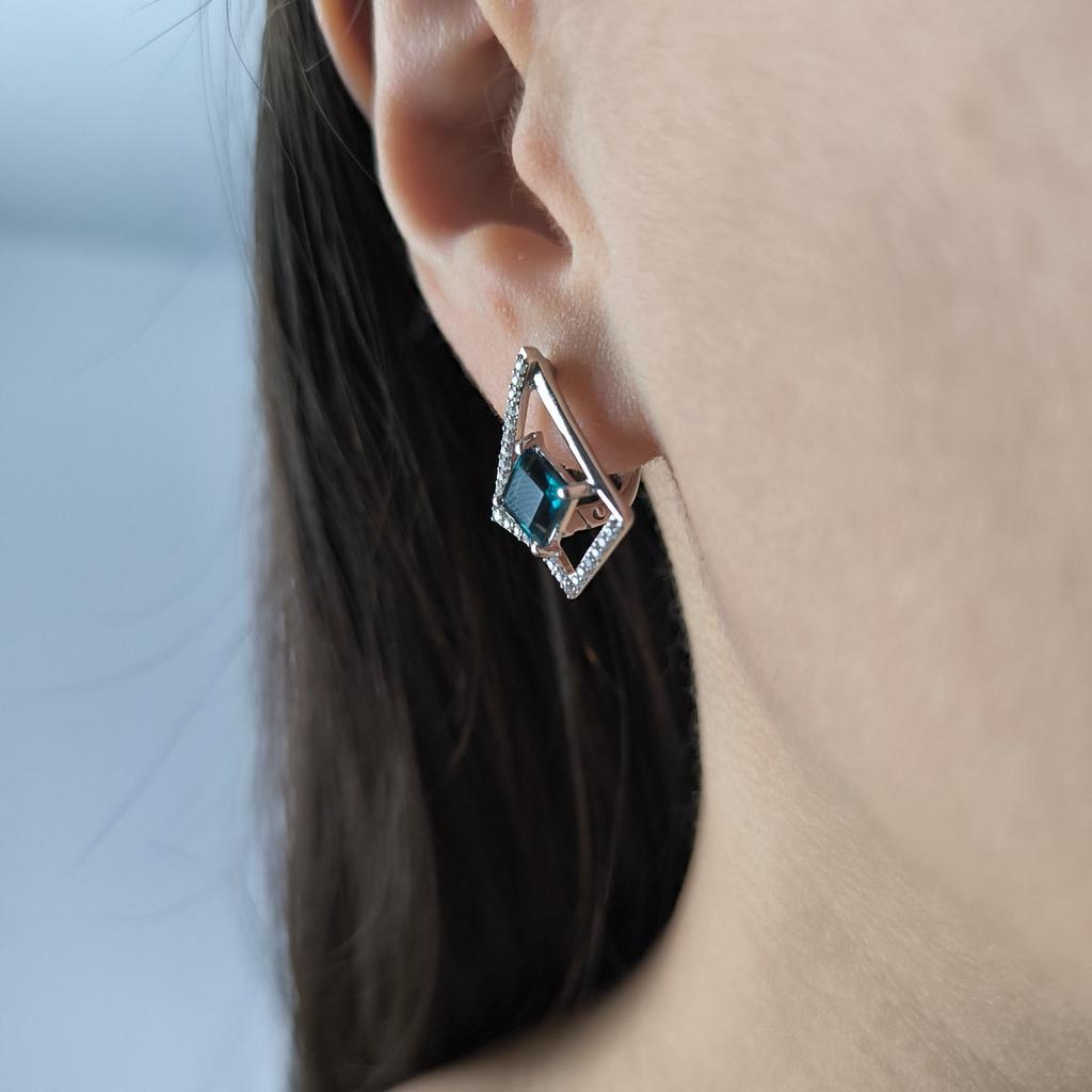 Серебряные серьги с топазом Лондон Блю 2.369ct, фианитами (2204886)