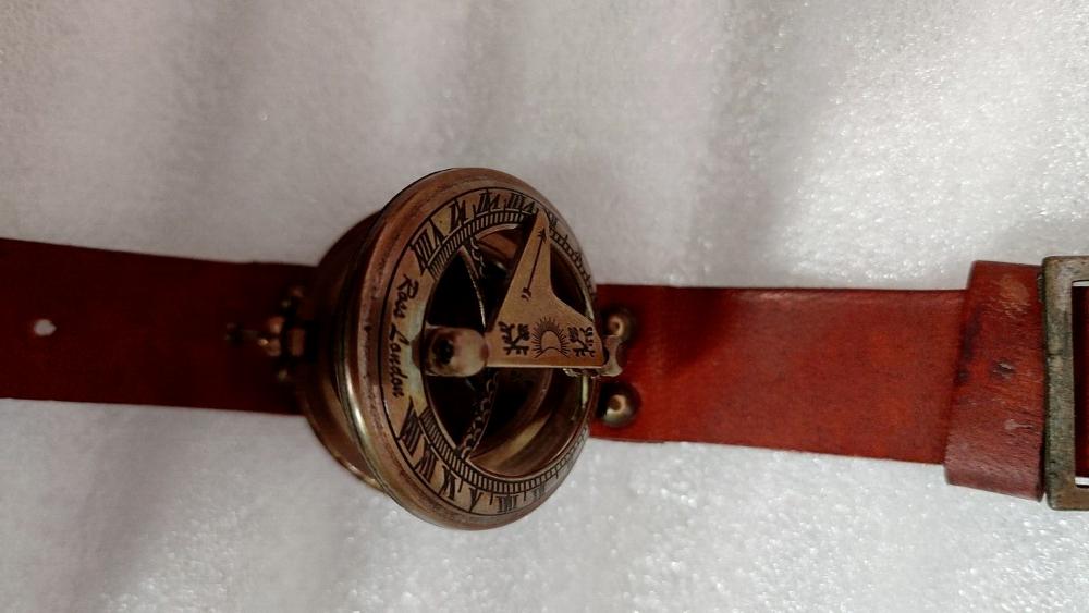 Náramkové hodinky se slunečními hodinami, mosazný kompas a kožené řemínky, námořní steampunk, ruční výroba