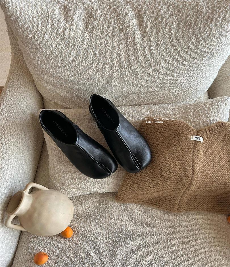 Женские туфли из маленькой кожи, новые весна-осень 2025, французский темперамент, с раздвоенным носком, на плоской подошве, туфли-мешок 35